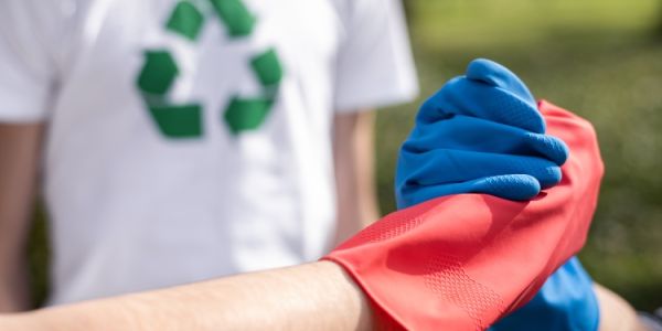 Limpieza ecológica con productos sostenibles para oficinas